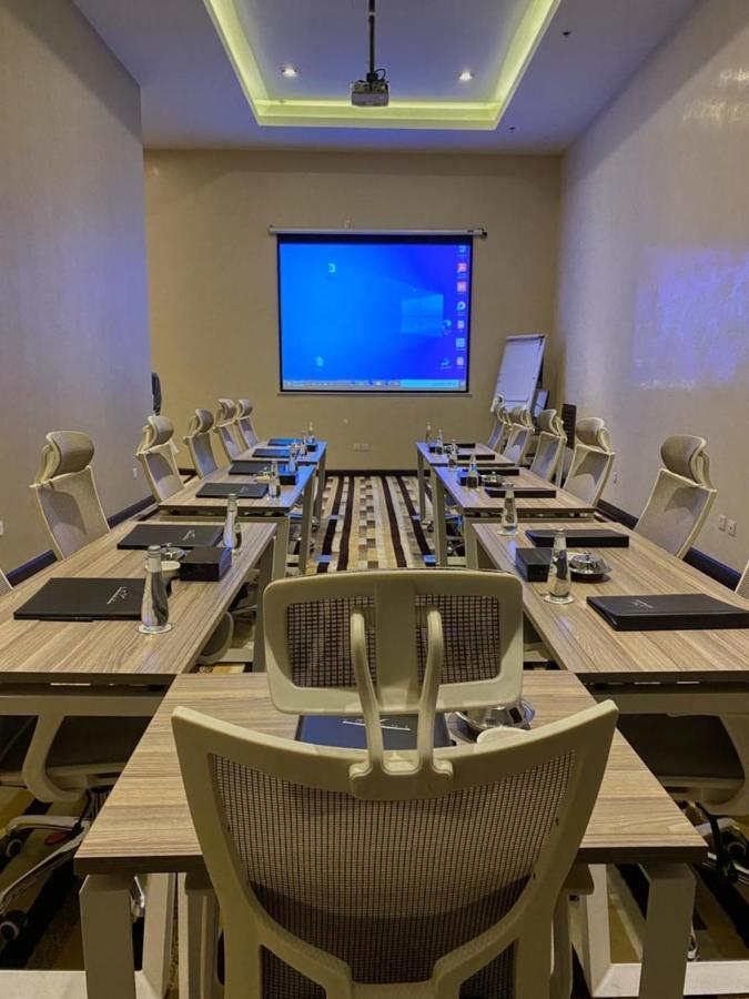 Voyage Hotel & Suites Riaad Buitenkant foto