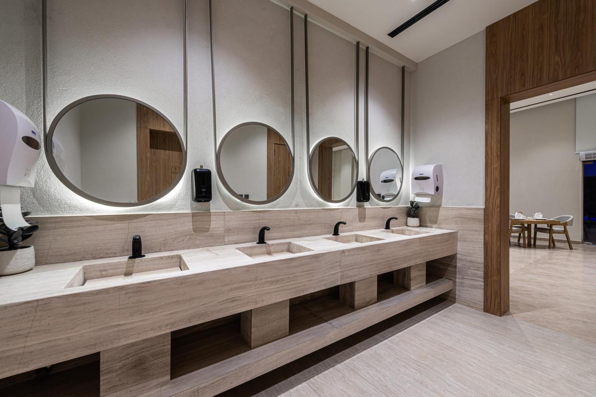 Voyage Hotel & Suites Riaad Buitenkant foto