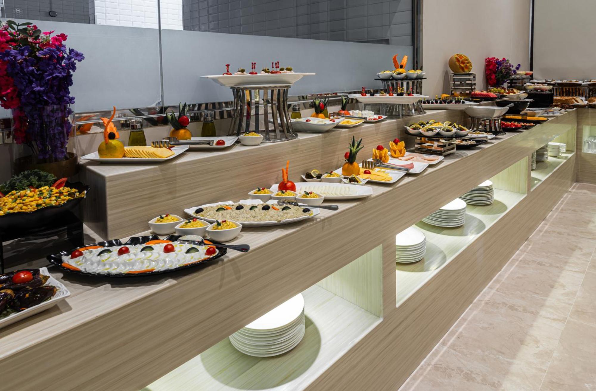 Voyage Hotel & Suites Riaad Buitenkant foto